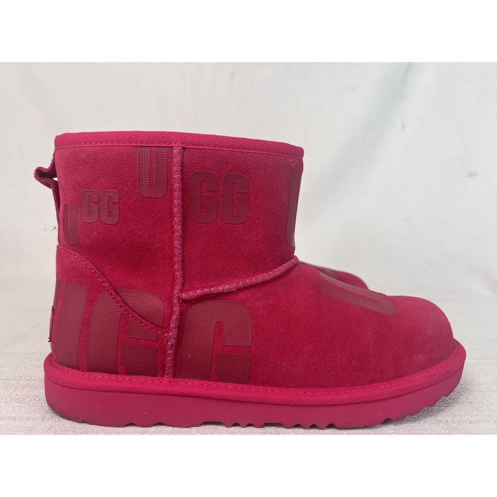 UGG AUSTRALIA Hot Pink Logo Short Sheepskin Boots Sz 6